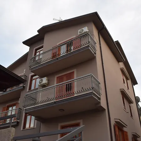 Le Ginestre Couette-café 3*